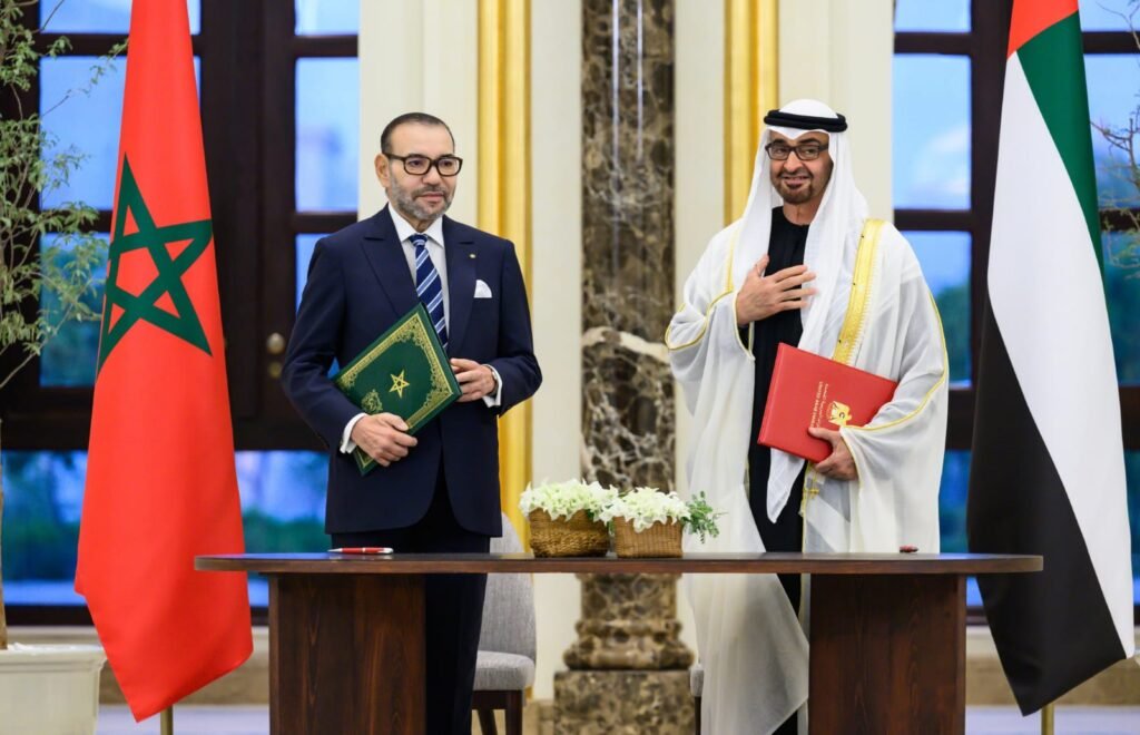 SM Le Roi et le Président de lEEAU signent à Abou Dhabi un