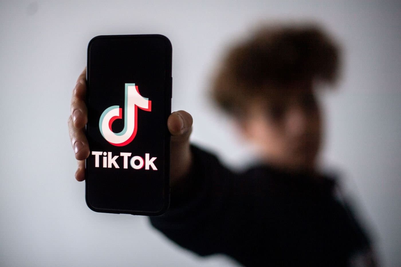 TIKTOK SUSPECTÉ DE PROVOQUER DES TICS NERVEUX CHEZ CERTAINS ADOLESCENTS
