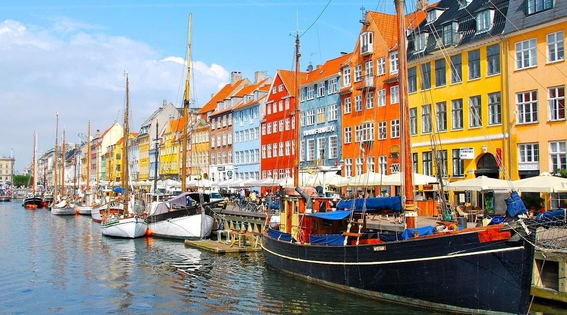 Le Danemark suspend sa vaste campagne de vaccination anti- Covid