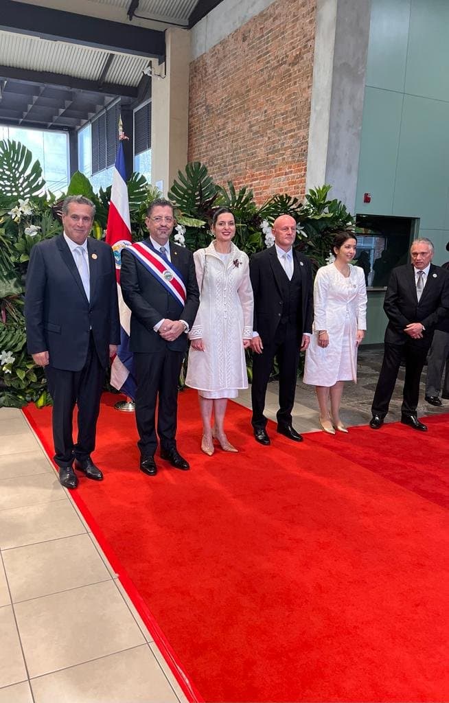San José: le nouveau président du Costa Rica reçoit Aziz Akhannouch