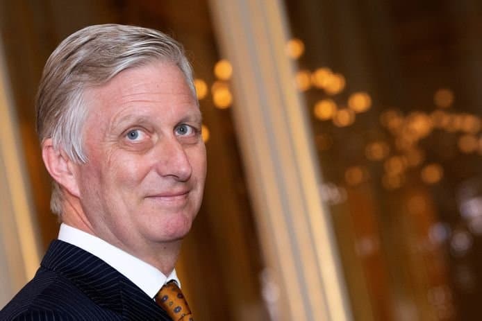 Très Spéciale: Le Roi du Belgique soutient l'équipe nationale Belge à sa façon - Vidéo