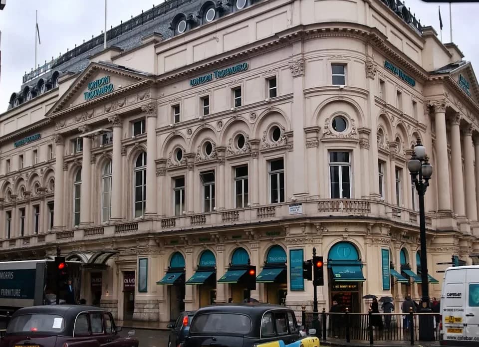 Londres : un milliardaire obtient l'autorisation de transformer une partie du complexe Trocadero en mosquée