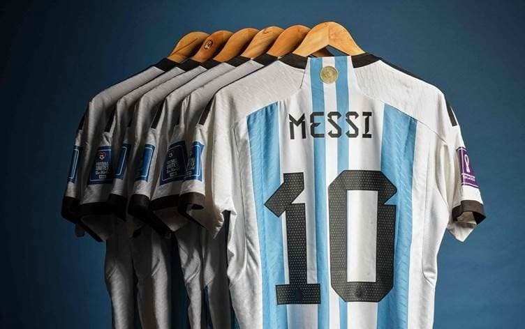 Vente aux enchères : 10 millions de dollars pour six maillots portés par Lionel Messi lors du Mondial 2022