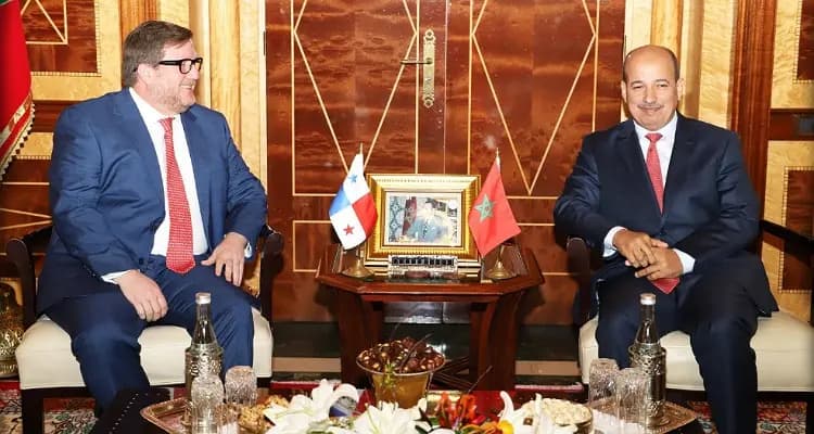  M. Mayara s'entretient avec l’ambassadeur du Panama à Rabat.