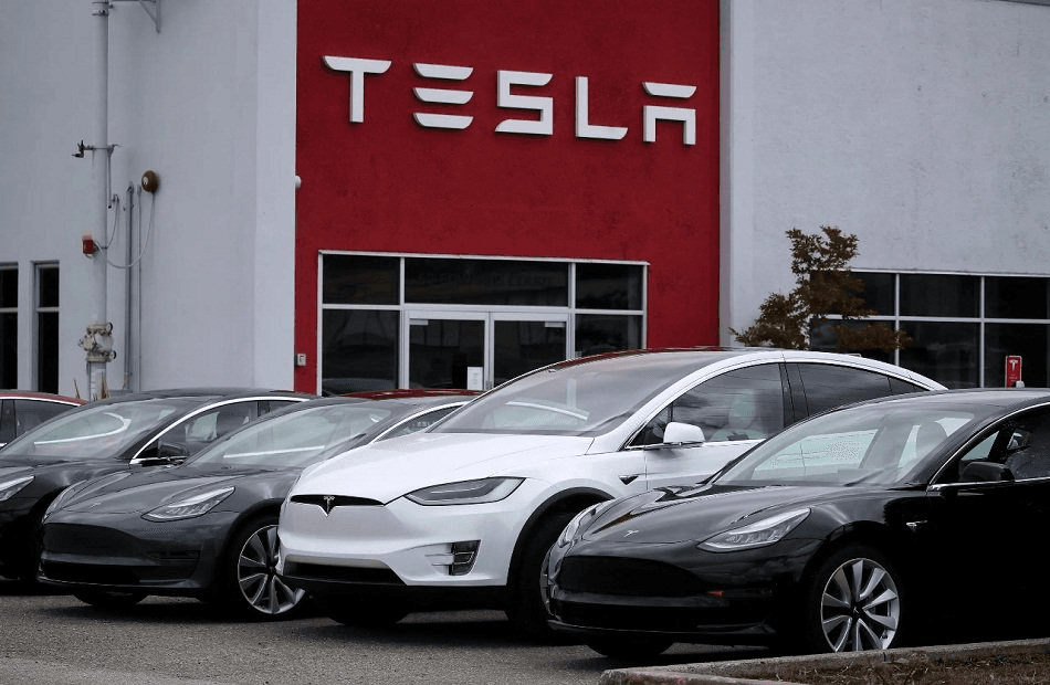 Tesla porte plainte contre l'Agence suédoise des transports pour plaques d'immatriculation interdites.