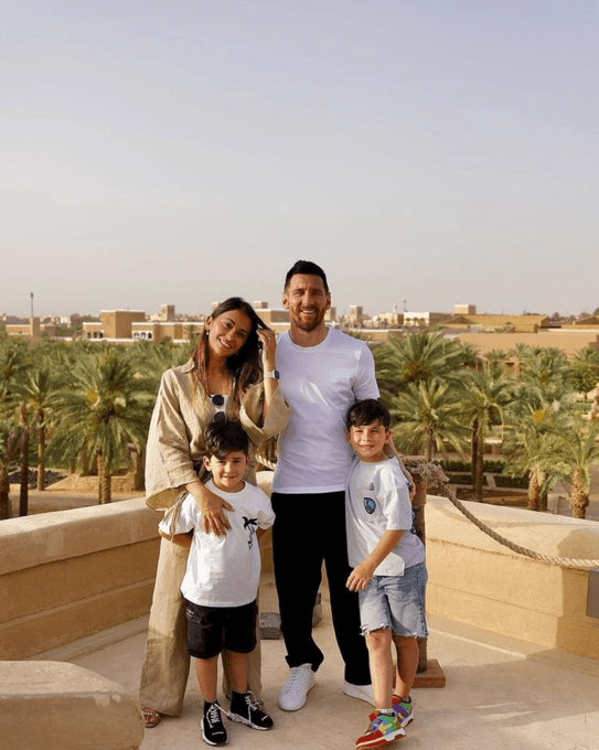 Le dernier Ballon d’Or, Lionel Messi, est actuellement en vacances à Marrakech avec sa famille.