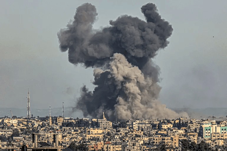 La bande de Gaza : 100 martyrs en un jour à cause des bombardements israéliens.