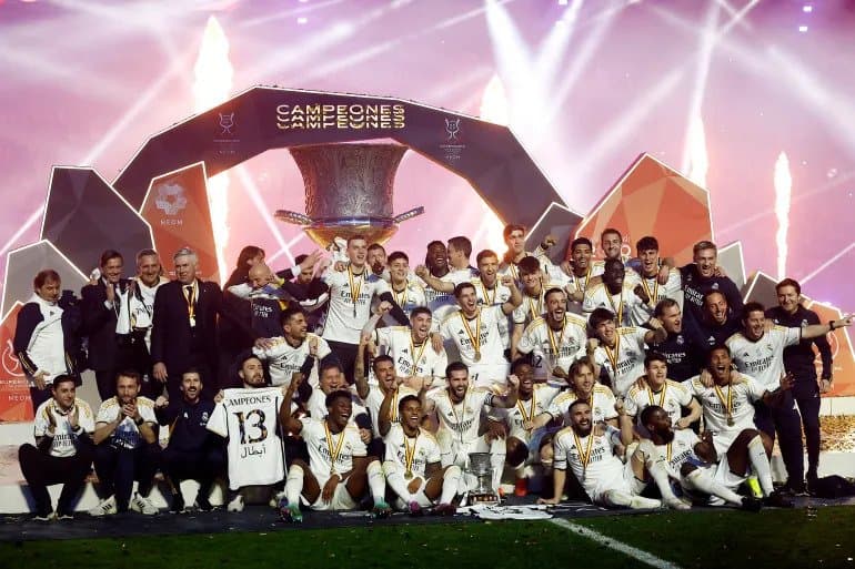 Le Real Madrid remporte la Super Coupe d'Espagne.