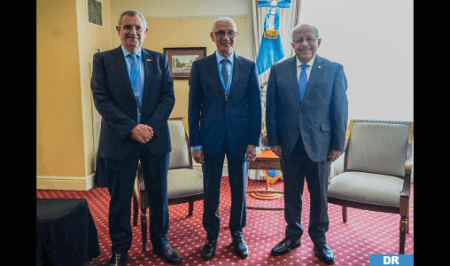 Talbi El Alami mène une série d’entretiens lors de l'investiture du nouveau président du Guatemala.