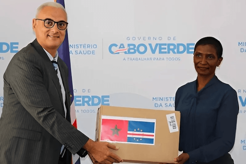 Remise d'un don de médicaments oncologiques offerts par le Maroc au Cap Vert.