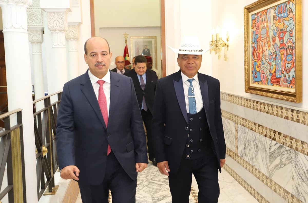 Enaam Mayara s'entretient avec le président du Sénat de Madagascar.