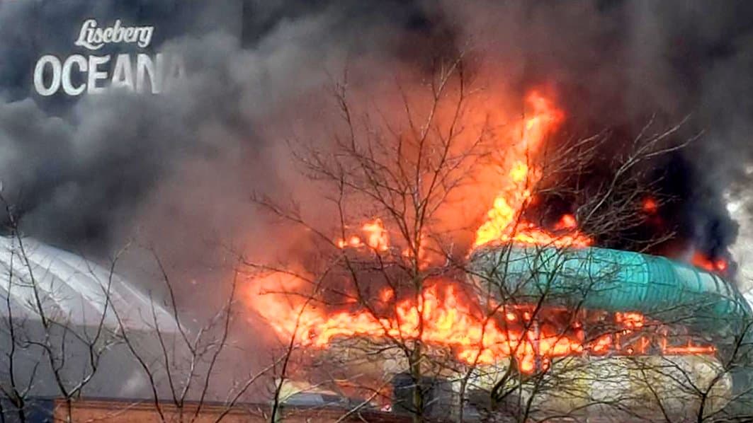 Suède: Le plus grand parc d'attractions ravagé par un énorme incendie