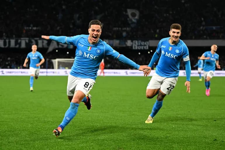 Naples remporte la victoire contre la Juventus lors du sommet de la Serie A