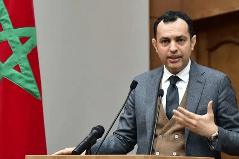 Younes Sekkouri supervise le départ d'une nouvelle caravane de voyages pour les travailleuses agricoles saisonnières