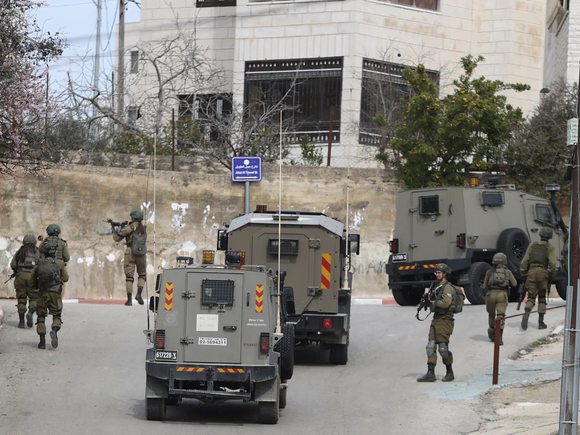 Les forces israéliennes pénètrent dans des villes et villages de Cisjordanie occupée