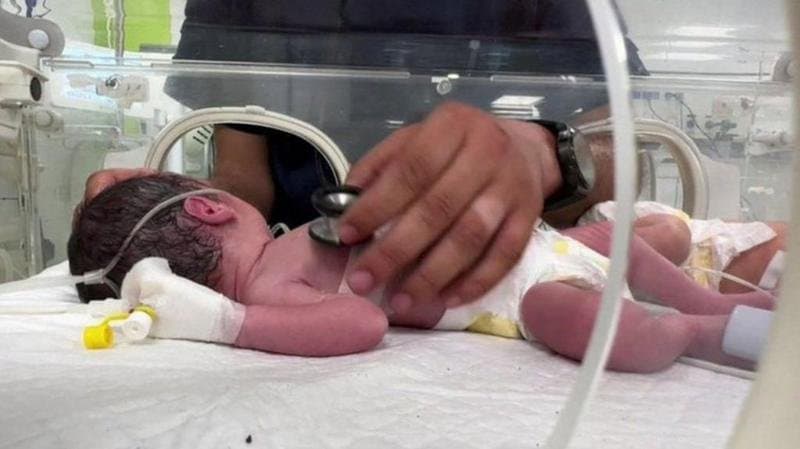 Sabreen, l'enfant né du ventre d'une mère tuée lors d'un bombardement israélien à Rafah.