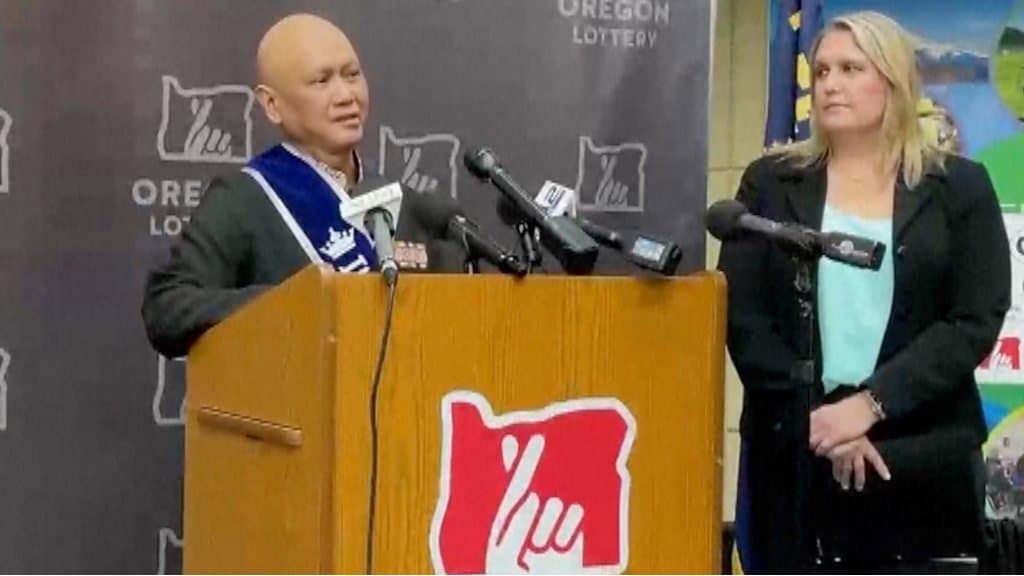 Un immigrant du Laos atteint d'un cancer remporte 1,3 milliard de dollars au Powerball américain