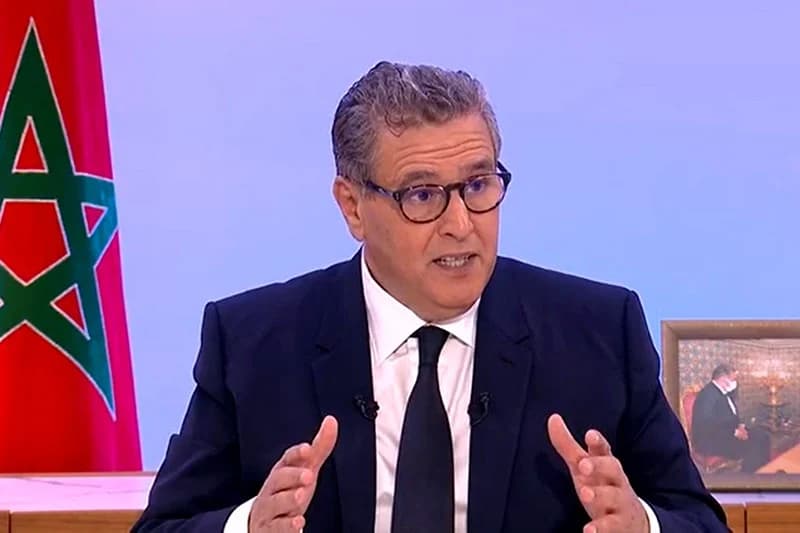 Une augmentation générale des salaires des travailleurs du secteur public d'un montant net de 1000 dirhams par mois.