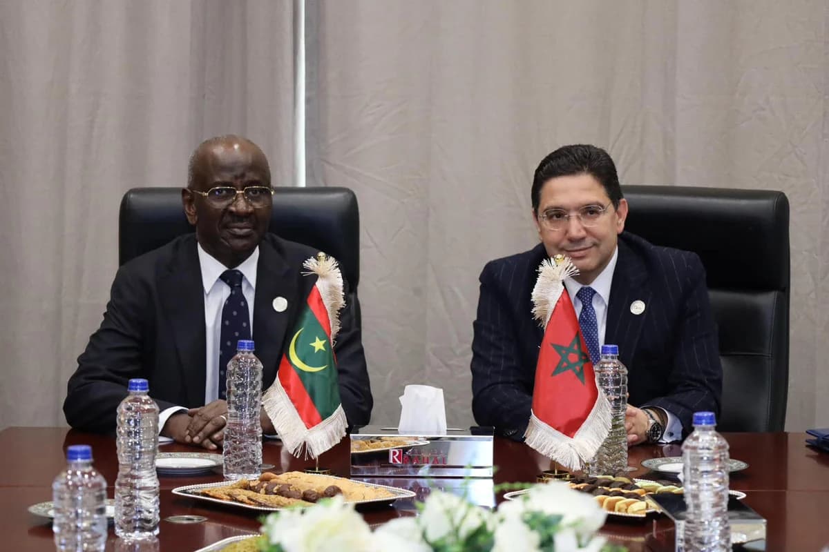 Le Ministre des Affaires Étrangères en Discussion avec Son Homologue Mauritanien à Banjul