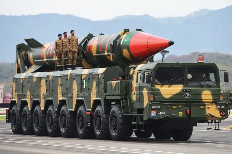 Abdul Qadeer Khan… l'audacieux voleur de secrets et le père de la bombe nucléaire pakistanaise