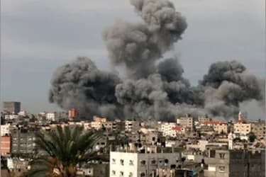 L'occupation intensifie ses attaques à Rafah et Jabalia et assiège les centres d'hébergement à Beit Hanoun