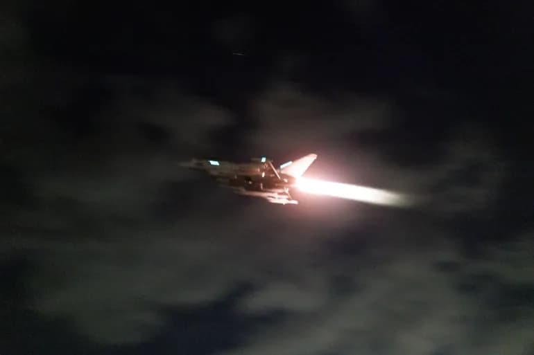 16 morts dans des raids américano-britanniques au Yémen et les Houthis menacent d'escalade