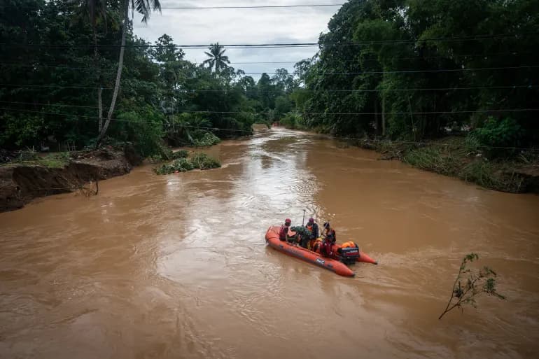 Des dizaines de morts et de disparus à cause des inondations en Indonésie