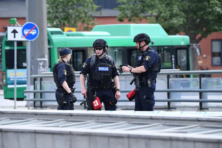 La police suédoise boucle une zone contenant l'ambassade d'Israël à Stockholm après une fusillade présumée