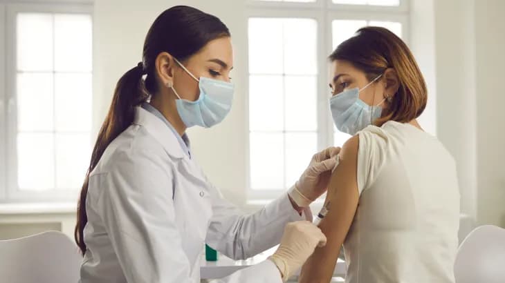 La répétition du vaccin Corona génère des anticorps qui résistent à ses multiples variantes et à d'autres virus