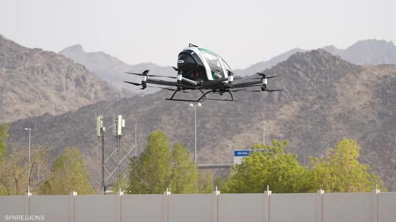 Le ministre saoudien des Transports lance une expérience de taxi aérien autonome lors du Hajj