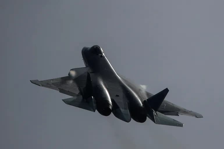 Chasseur multifonctionnel… L'Ukraine bombarde le Sukhoi-57 en Russie