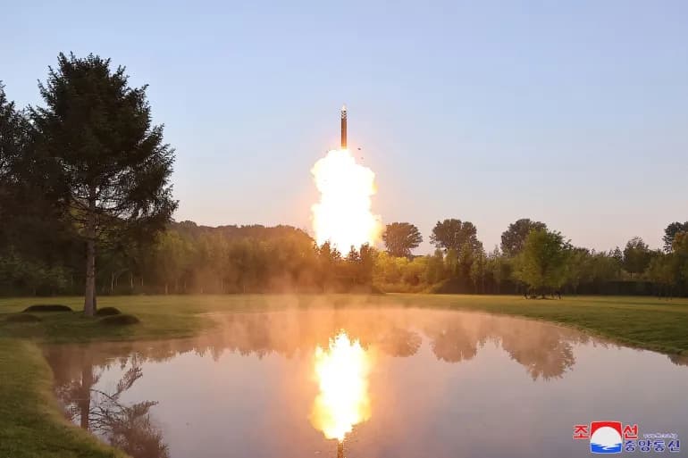 La Corée du Nord teste un missile à plusieurs ogives