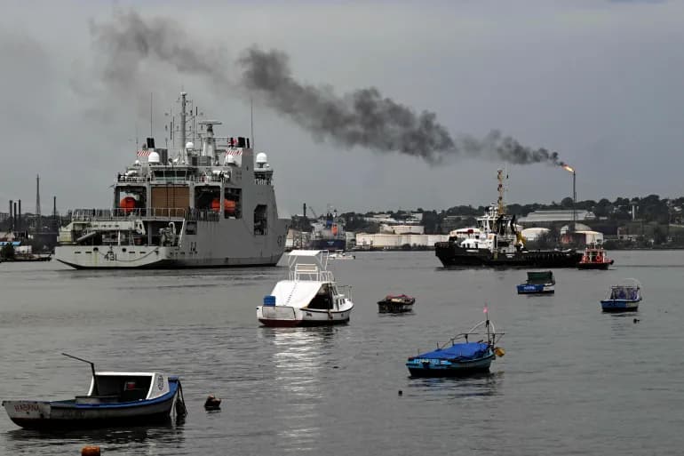 Un sous-marin d'attaque américain et un navire de la Marine canadienne arrivent à Cuba
