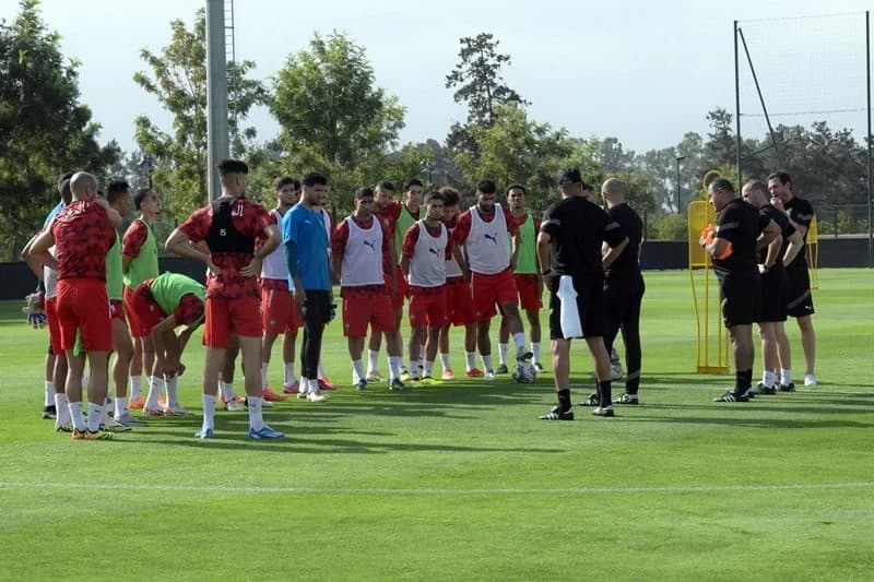Regragui Attend l'Arrivée de Diaz et Benabid à l'Équipe Nationale Marocaine