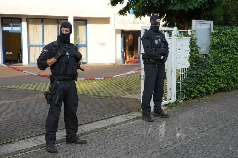 L'Allemagne interdit un centre islamique et la police fait une descente dans la Mosquée Bleue à Hambourg