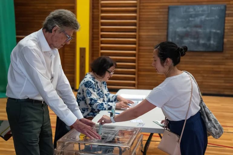 Résultats préliminaires : la gauche est en tête des élections françaises et l'extrême droite ne parvient pas à obtenir la majorité