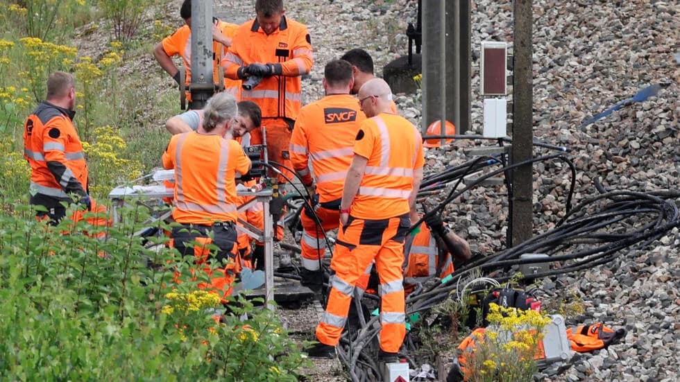 Incidents de sabotage sur les réseaux de fibre optique en France, sans impact sur l'Internet à Paris