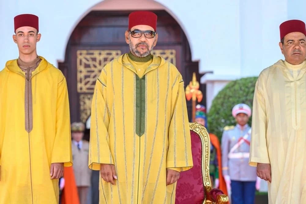 SM le Roi nomme le nouveau régiment des officiers du nom de Lalla Latifa