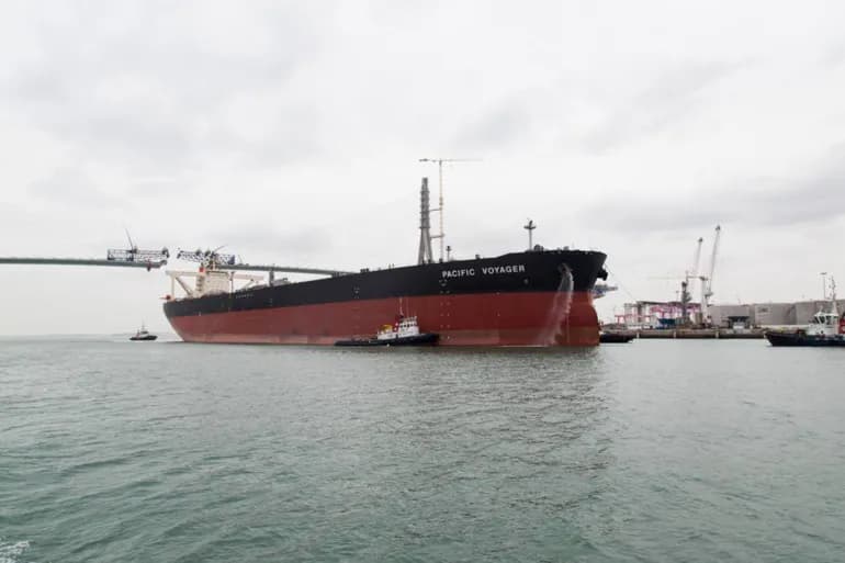 Un pétrolier retenu par l'Iran depuis un an se dirige vers les eaux internationales