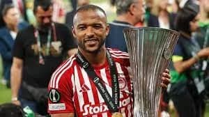 Olympiakos renouvelle le contrat de l'attaquant marocain Ayoub El Kaabi