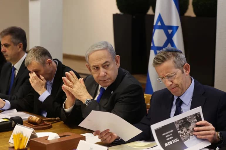 Site Internet israélien : Netanyahu rencontre l'équipe de négociation quelques heures avant de se rendre à Washington