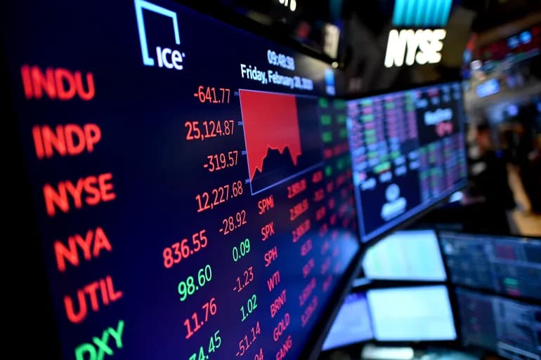 Confusion et baisse des marchés boursiers mondiaux… Que se passe-t-il exactement ?