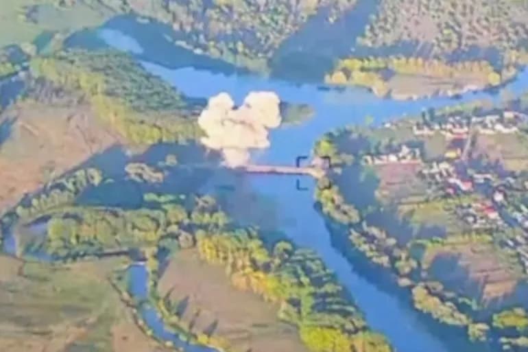 L'Ukraine détruit un deuxième pont à Koursk, la Russie en prend le contrôle et la Biélorussie se mobilise