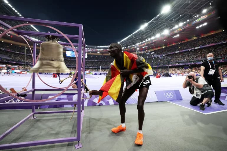 Sonner la cloche de la victoire… une tradition qui vole la vedette aux JO de Paris