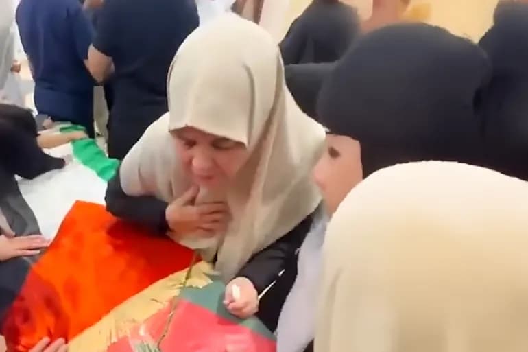 L'épouse de feu Ismail Haniyeh a fait ses adieux à son corps avec des paroles émouvantes