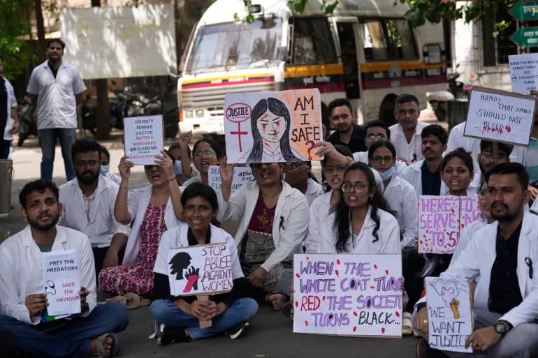 En Inde, des médecins refusent de mettre fin à leurs protestations contre le viol et le meurtre de leur collègue