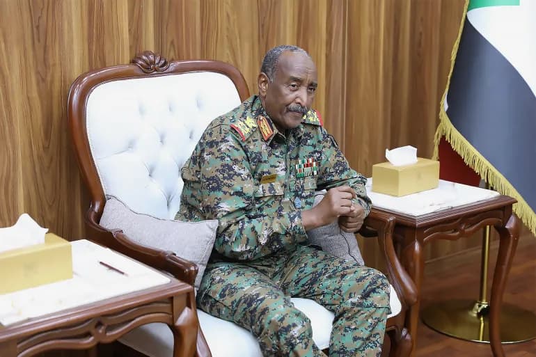Al-Burhan : Nous sommes attachés à la paix et nous traitons positivement toutes les initiatives