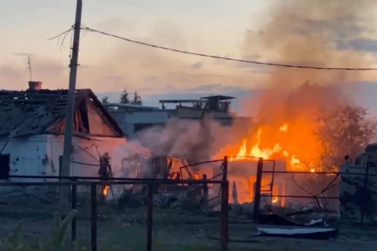 Une attaque ukrainienne massive avec des marches, et la Russie évacue les habitants de 4 villages et déclare l'état d'urgence
