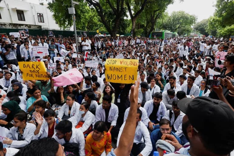 Manifestations et arrestations suite au viol et au meurtre d'un médecin en Inde et ses collègues envisagent de faire grève