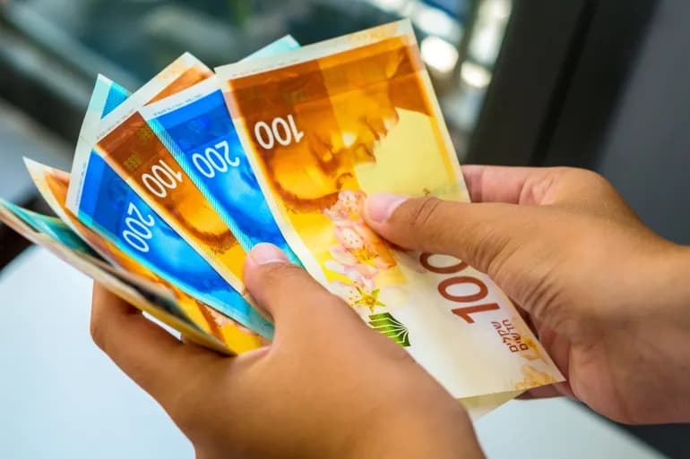 Une crise financière qui perdure. L’Autorité palestinienne paie 70 % des salaires de ses employés pour juin
